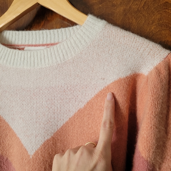 Boutique brand Pink & Peach Colorblock Balloon Sleeve Soft Sweater SIZE Small - Picture 4 of 9